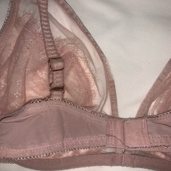 SOMA “Breathtaking Unlined Plunge” Bralette !! - Picture 4 of 8